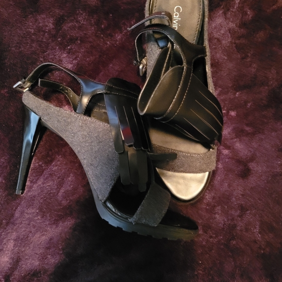 Women's Shoes - Picture 9 of 16